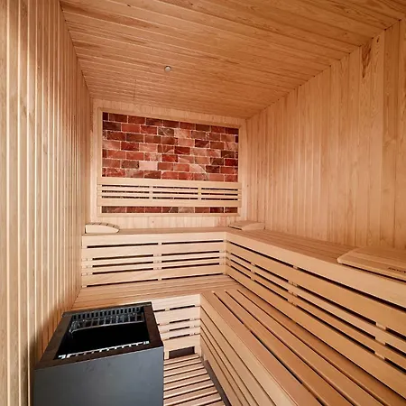 Pool Infinity & Parking *