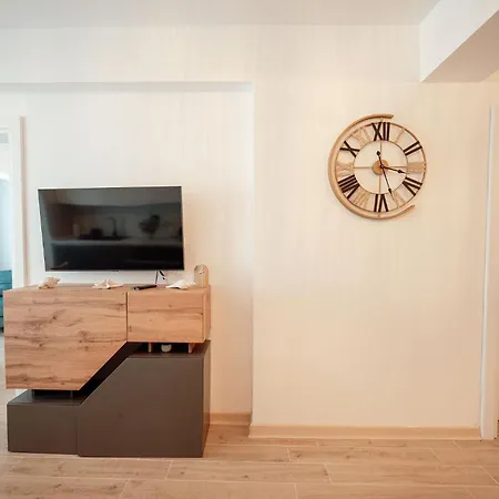 Pool Infinity & Parking