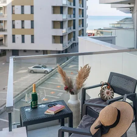 Pool Infinity & Parking Mamaia