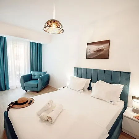 Pool Infinity & Parking *