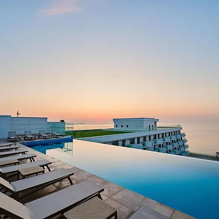 Pool Infinity & Parking Mamaia