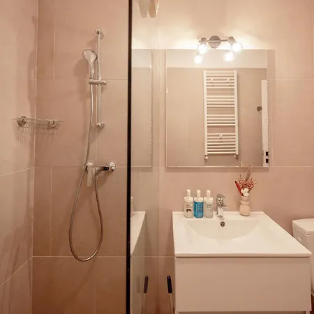 Pool Infinity & Parking